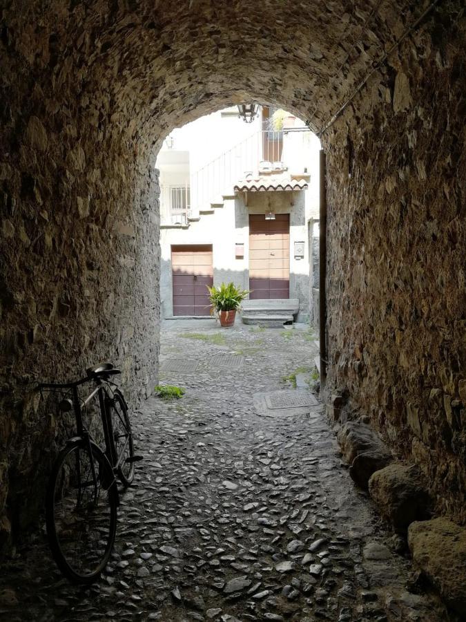 L'Antico Borgo, Un Mix Di Storia E Romanticismo Lierna Exterior foto